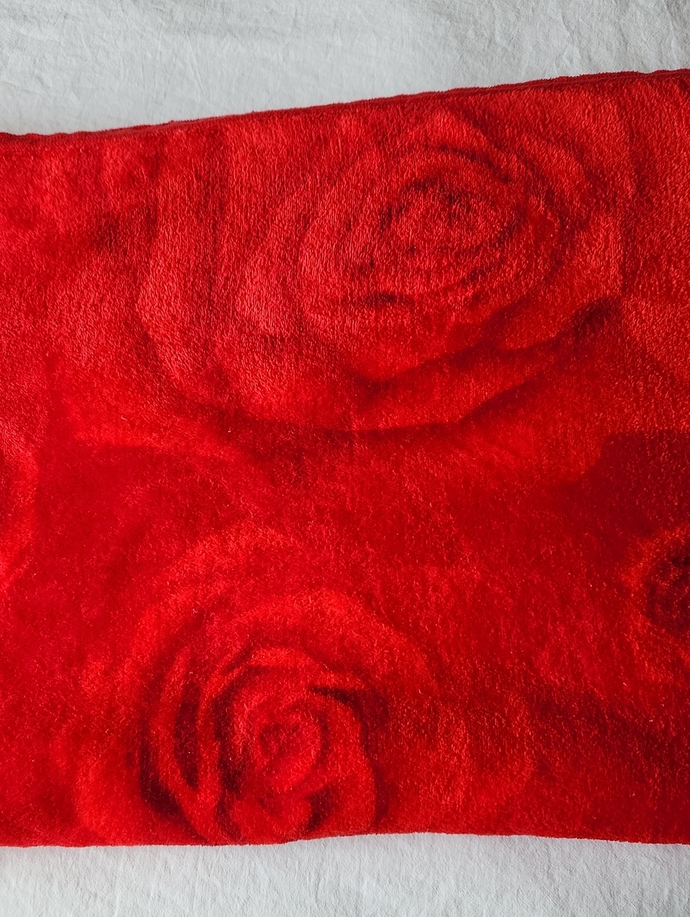 Chinese Laundry Red Rose Plush Bedding Throw